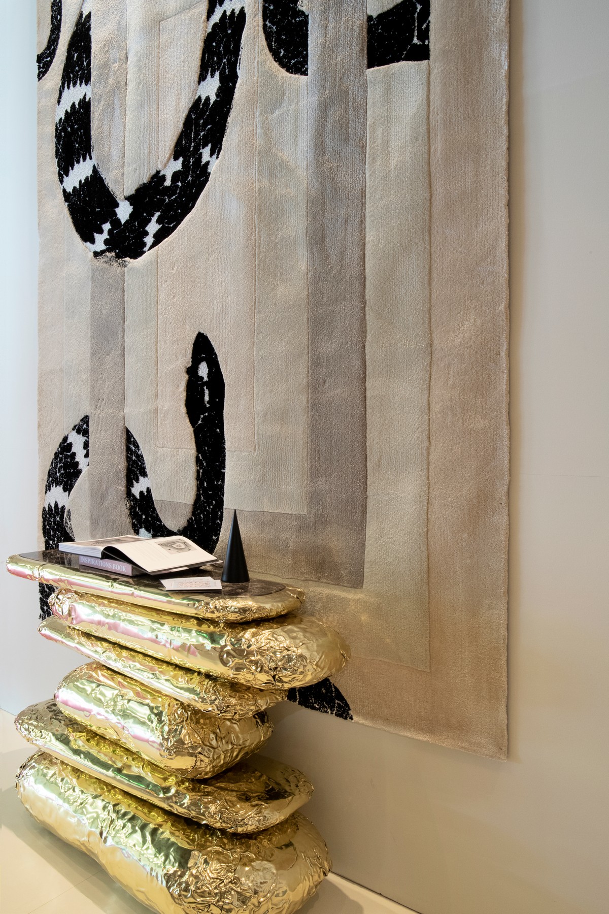 New Dining Room Rugs For Soul-stirring Contemporary Ambiances